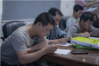朝陽集團(tuán)開展行車和有限作業(yè)空間安全操作培訓(xùn)、道路交通安全培訓(xùn)